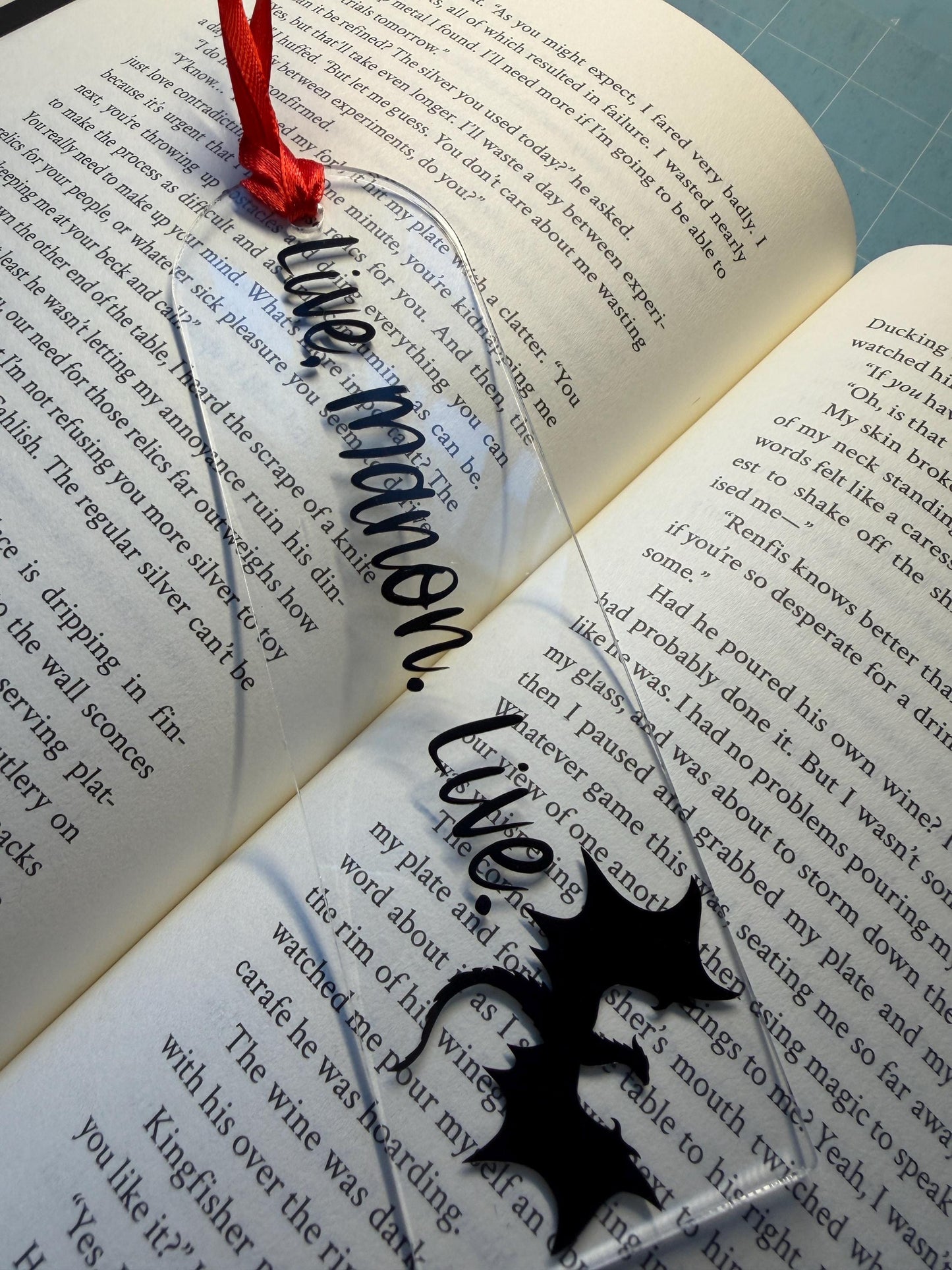 Live, Manon. Live. (Throne of glass) Bookmark
