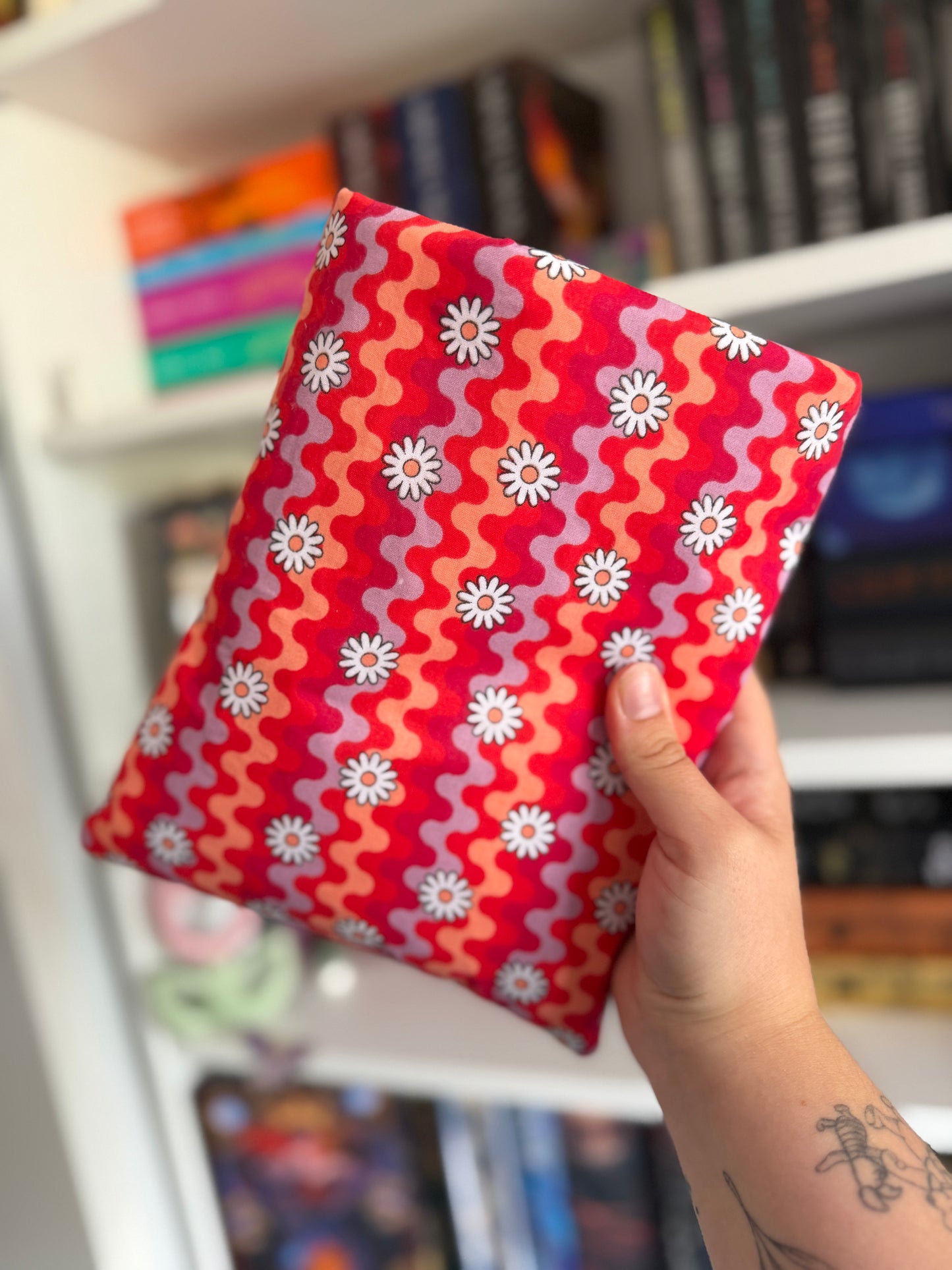 Floral Wavy Book Sleeve (Standard Paperback)