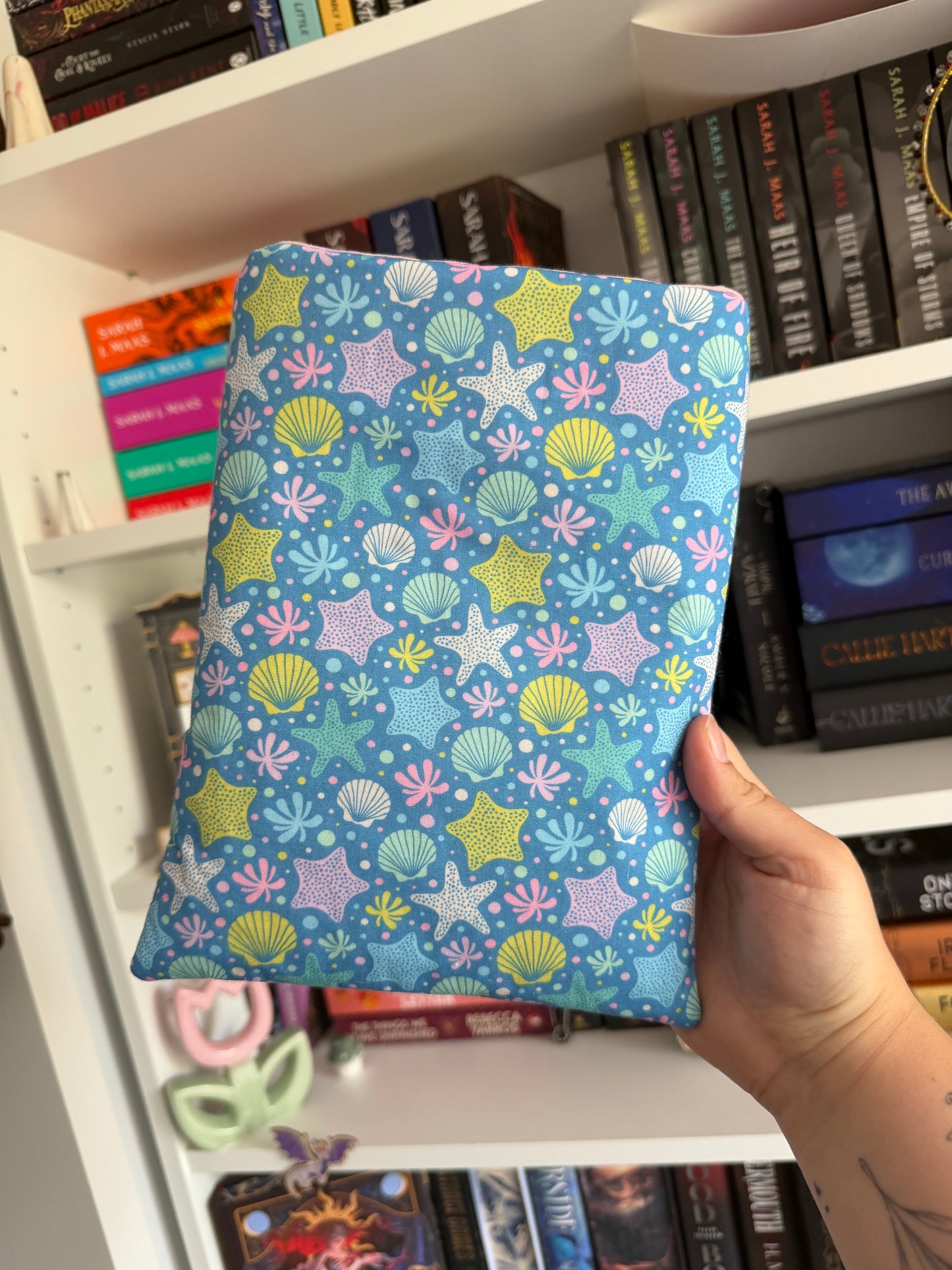 Blue Seashell Book Sleeve (Standard Paperback)