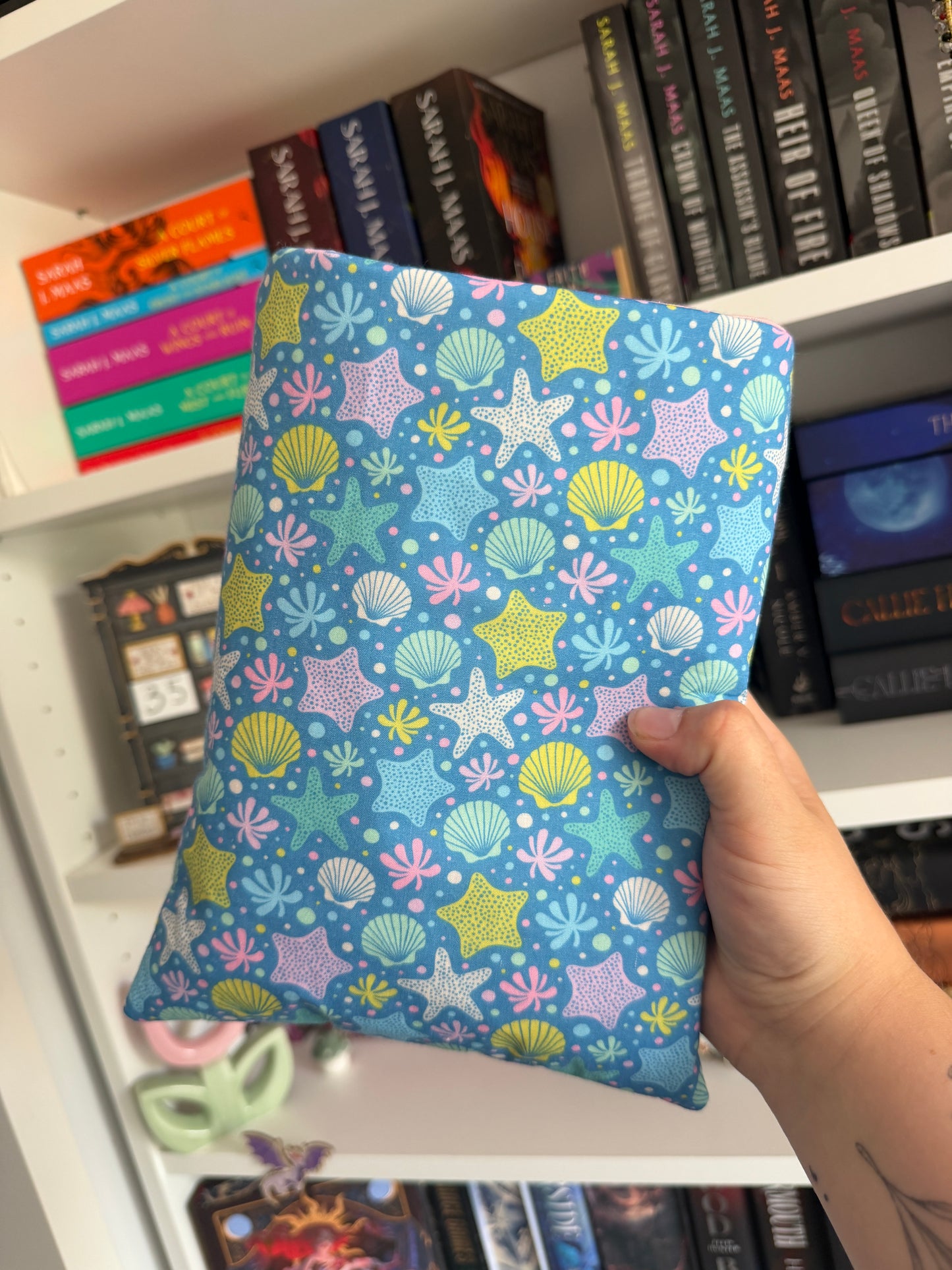 Blue Seashell Book Sleeve (Standard Paperback)