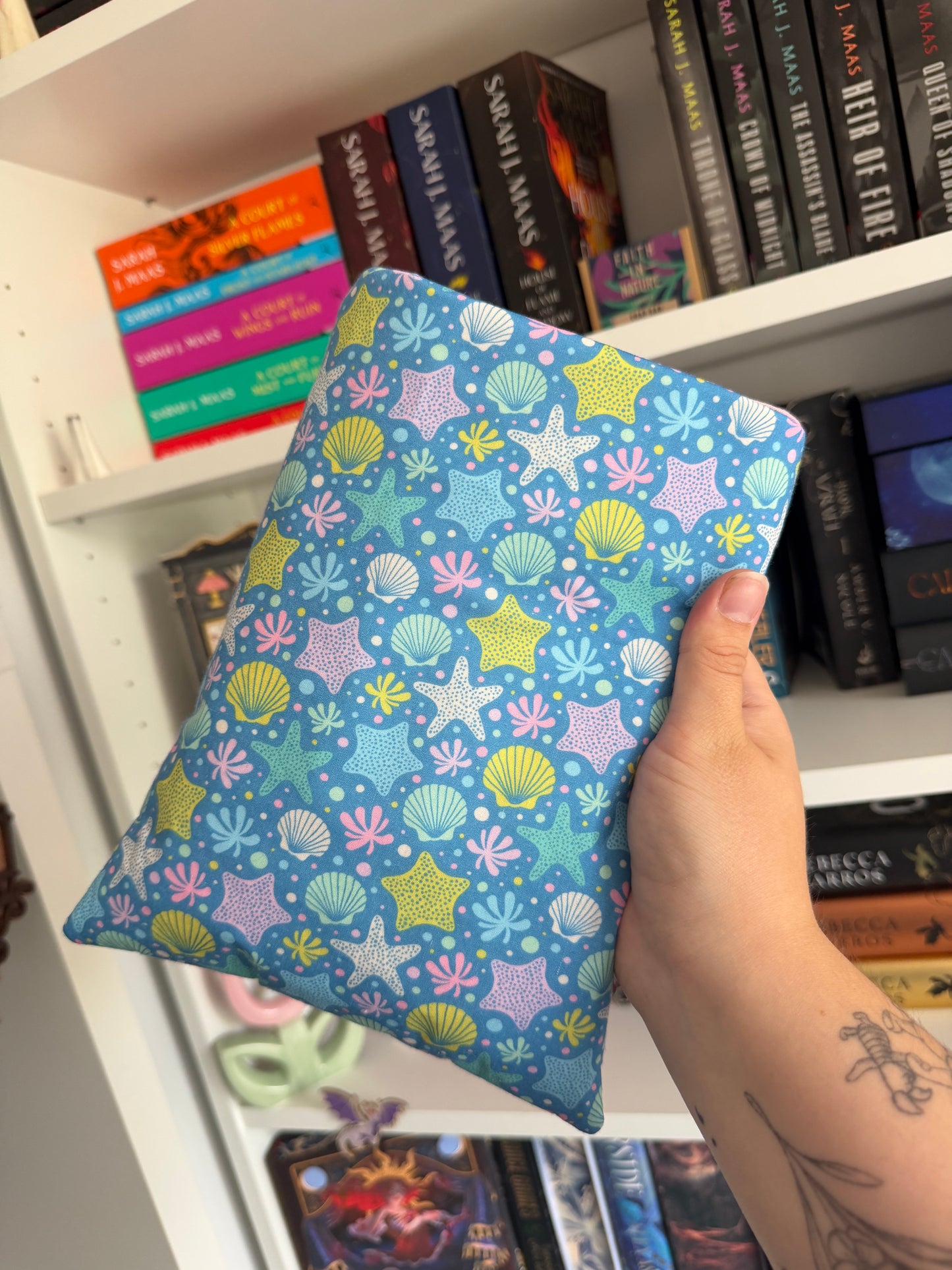 Blue Seashell Book Sleeve (Standard Paperback)