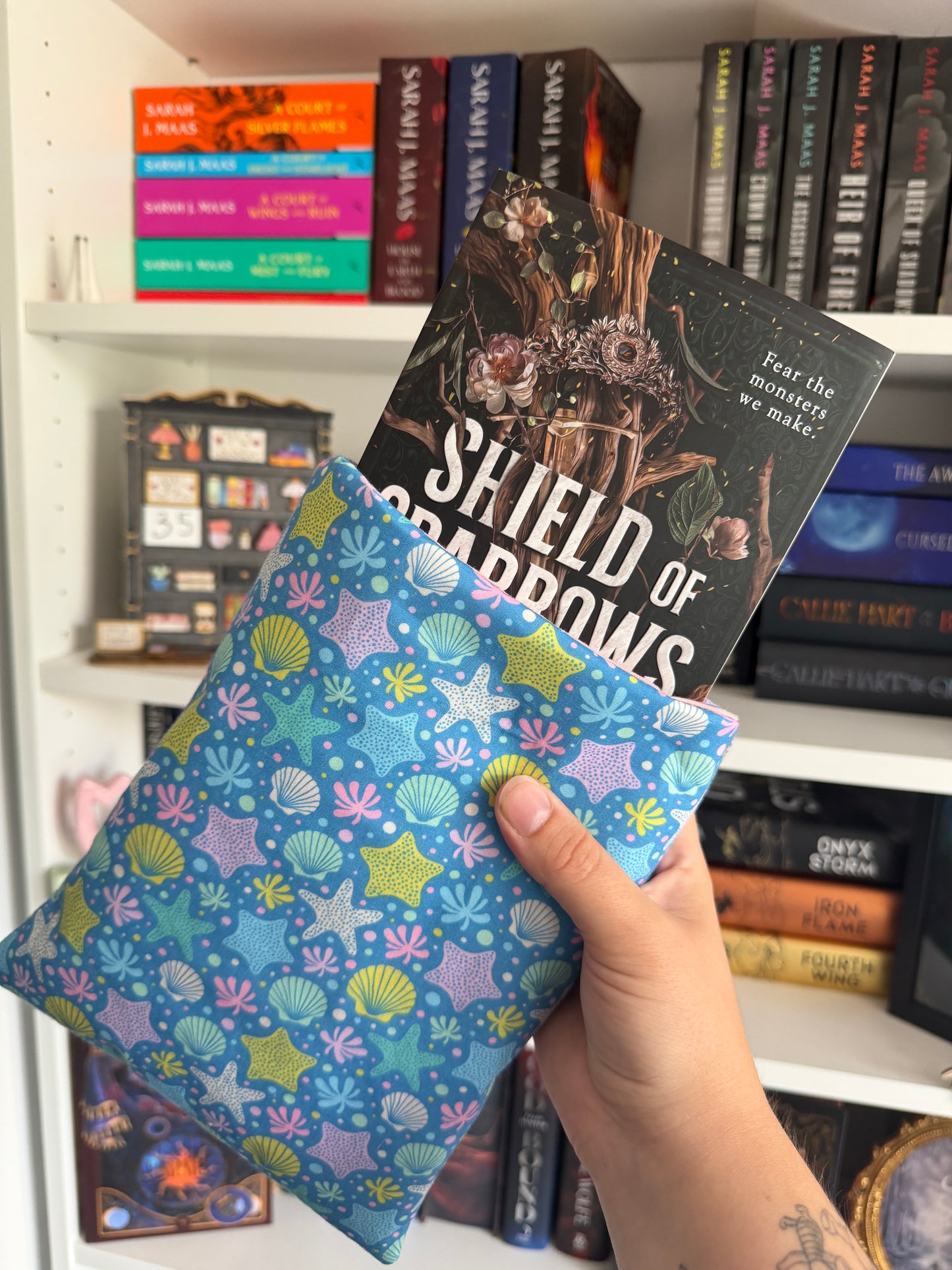Blue Seashell Book Sleeve (Standard Paperback)
