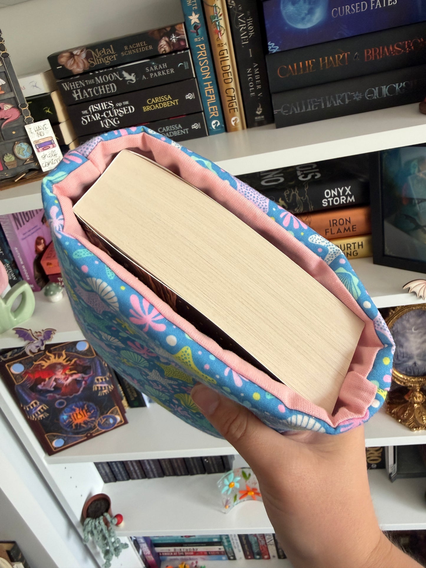Blue Seashell Book Sleeve (Standard Paperback)