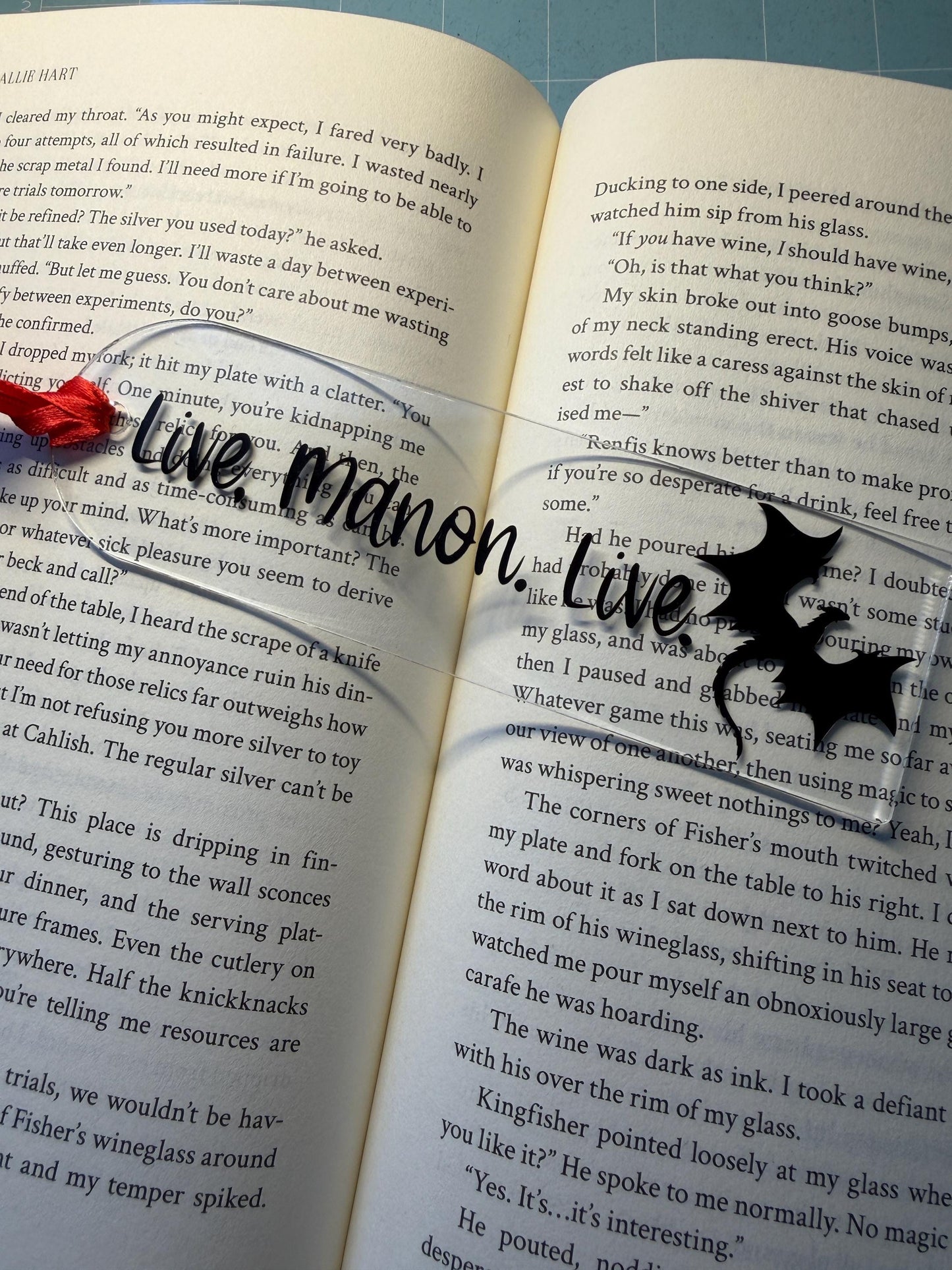 Live, Manon. Live. (Throne of glass) Bookmark